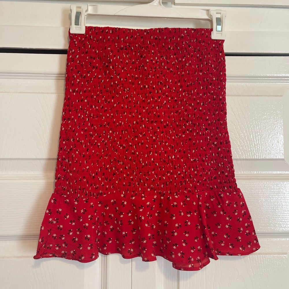 O. Vianca highwasted stretch skirt-Red w/black white floral print Flattering fit